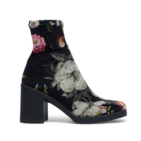 Laarzen & Schoenen met Bloemenprint .